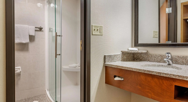 Номер Deluxe Drury Inn & Suites St. Louis-Southwest