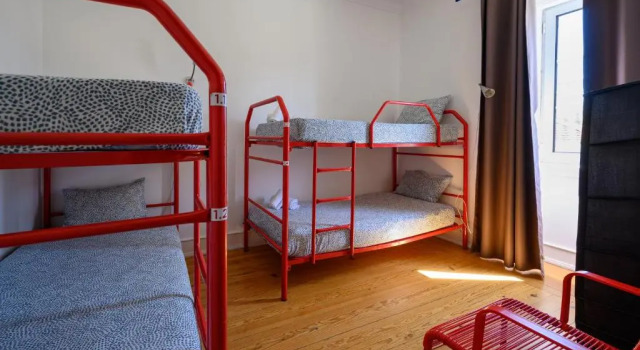 Кровать в общем номере Terrace Lisbon Hostel