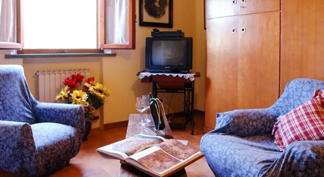 Podere Cerbaia Cerretti, Book Hotel Santa Maria a Monte Tuscany