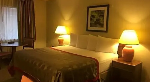 Номер Standard Ramada by Wyndham Portland Airport