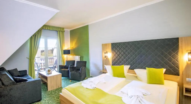Двухместный номер Standard с балконом Panorama Berghotel Wettiner Höhe