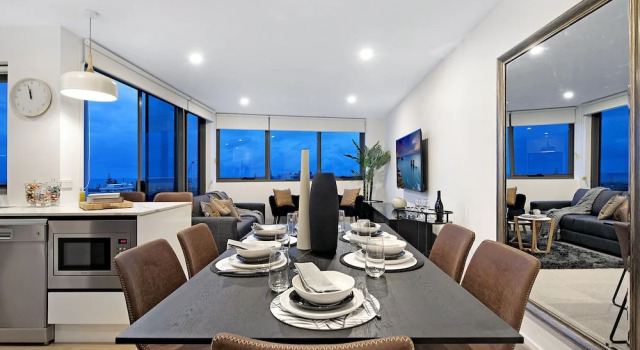 NEO Apartments - Holidays Gold Coast, Забронировать Апартаменты/квартира Голд-Кост Квинсленд, рядом с Broadbeach North Tram Station