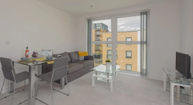 Rooftop Terrace Apartment - Reading, Varaa Huoneisto Asunnot kohteessa Merseyside, Huoneisto