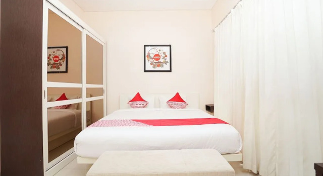 Oyo 782 Semampir Residence At Citraland, Book Hotel Hoteller i Sambikerep med pool, Swimmingpool