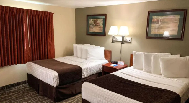 Четырёхместный номер Standard Roadside Motel