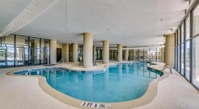 South Wind Penthouse 1, Забронировать Отель Отели Миртл-Бич с парковкой, рядом с Pine Lakes International Country Club, Парковка