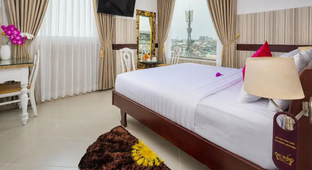 Люкс с видом на город Pink Suite Saigon Airport Hotel