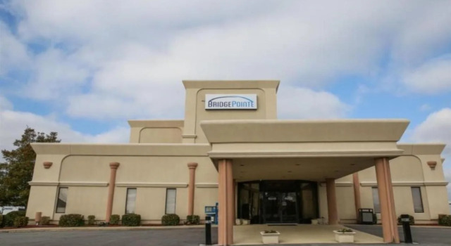 BridgePointe Hotel & Marina