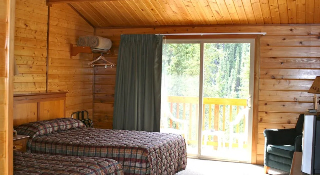 Четырёхместный номер Standard Denali Grizzly Bear Resort