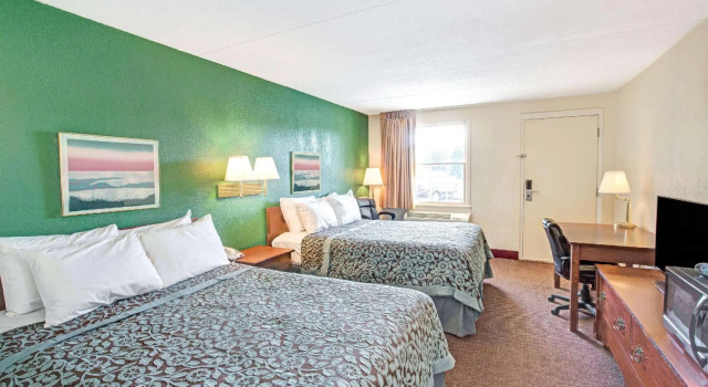Четырёхместный номер Standard Days Inn by Wyndham Lincolnton