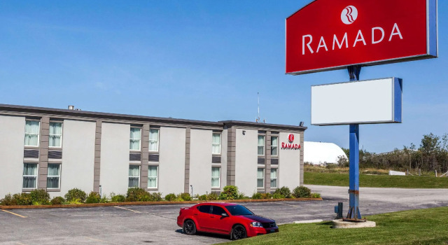 Номер Deluxe Ramada by Wyndham Timmins