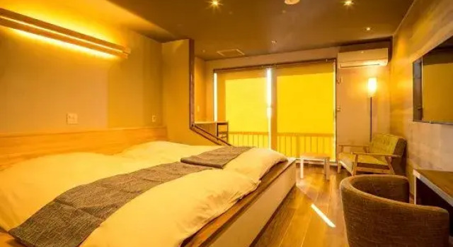 Кровать в общем номере Ryokan Iseebi Sou