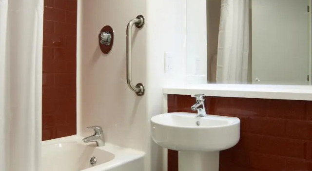 Номер Standard Travelodge Cardiff Central Queen Street