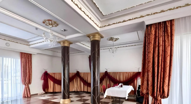 Perła Jasło, Boek Hotel Hotels in Subkarpaten met parkeren, Parkeren