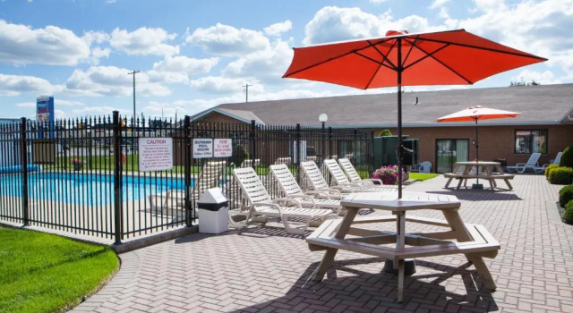 Номер Business с видом на бассейн Super 8 by Wyndham Port Elgin