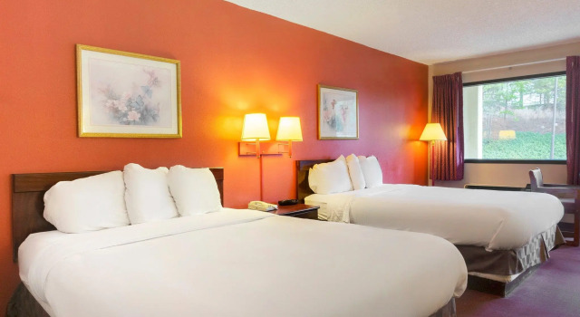 Четырёхместный номер Standard OYO Hotel Adairsville Hwy 140