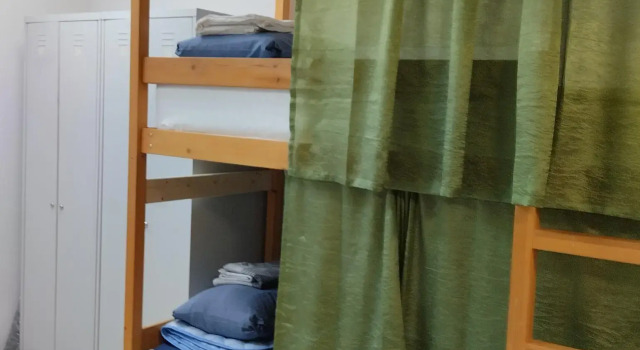 Postel ve společném pokoji Khostel Malakhit
