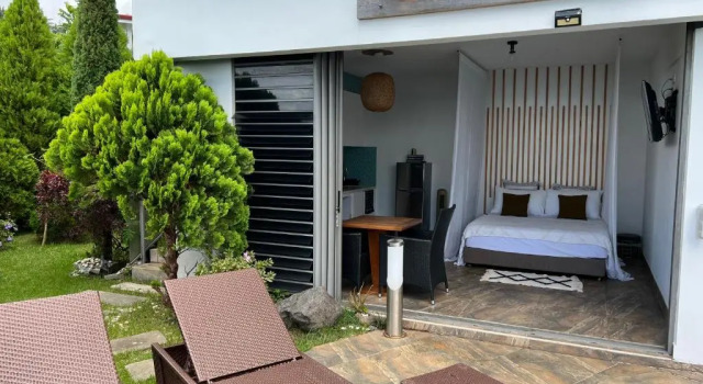 Huoneisto Suite by the Pool