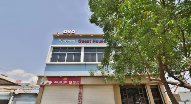 OYO 38589 Rajguru Guest House, Rezerwuj Pensjonat Hotele w Gujarat ze śniadaniem, Śniadanie