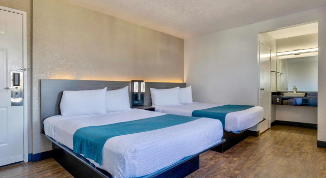 Motel 6 Anaheim, CA - Fullerton East