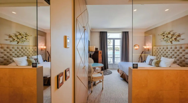 Номер Deluxe с частичным видом на море Grand Hotel Des Sablettes Plage, Curio Collection By Hilton