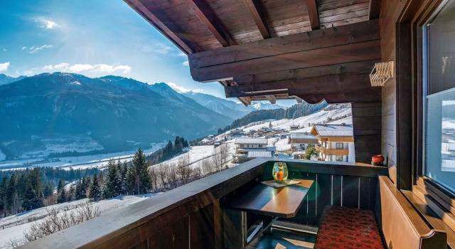 Апартаменты Holiday Flat with Pool Access