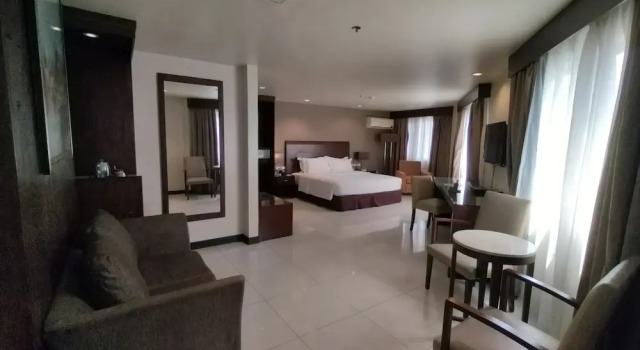Номер Executive Mandarin Plaza Hotel