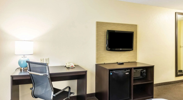 Четырёхместный номер Standard Comfort Inn Emporia
