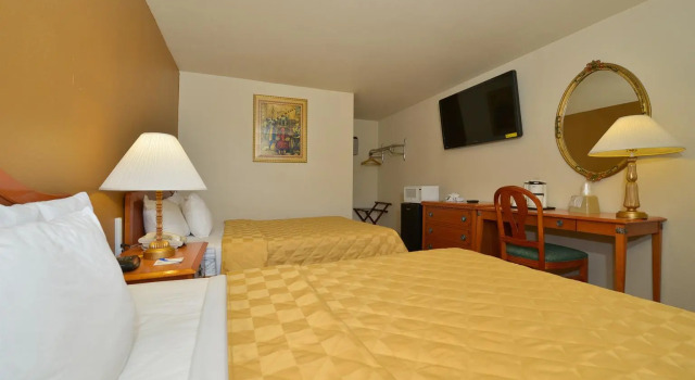 Четырёхместный номер Standard Americas Best Value Inn Santa Rosa, New Mexico