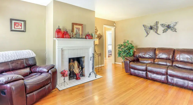 Коттедж 5 Mi to Dtwn Atl! Family Home w/ Veranda & Yard