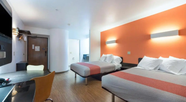 Четырёхместный номер Standard Motel 6-Dallas, TX - Northeast