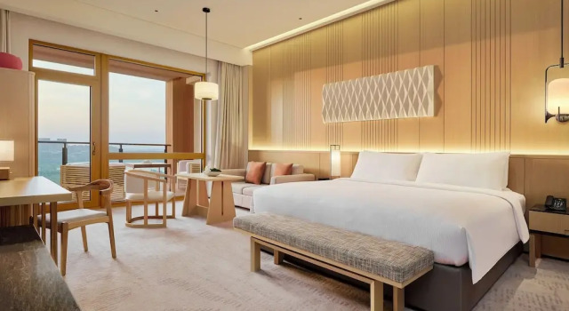 Двухместный номер Deluxe с балконом Secan Hotel Qingdao, Curio Collection By Hilton