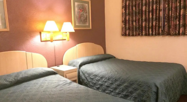 Четырёхместный номер Standard Royal Court Motel