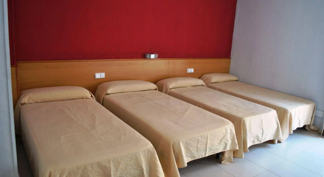 Hotel Sant Jordi, Забронировать Отель Отели El Baix Penedès с бассейном, Бассейн