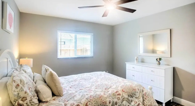 Коттедж Naples Home w/ Lanai & Pool Near Vanderbilt Beach!