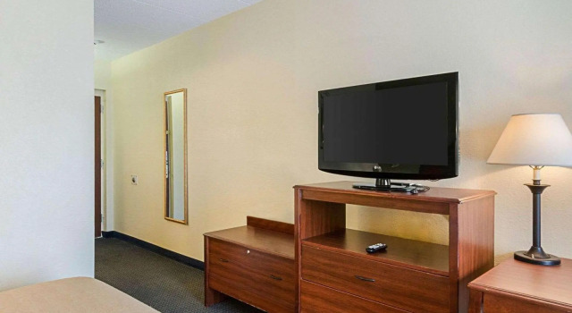 Двухместный номер Standard Quality Inn & Suites Worcester MA