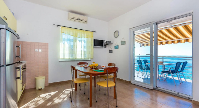 Ivan - 15 m from beach - A2 Žuti (2+2), Rezerwuj Hotel Lun Pag