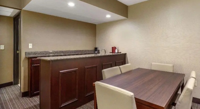 Люкс Standard Comfort Suites Green Bay West