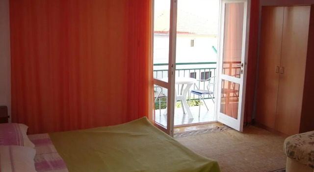 Apartments Eddie - 80m from sea, Забронировать Апартаменты/квартира Башка-Вода Макарска Ривьера, рядом с Пляж Лозница