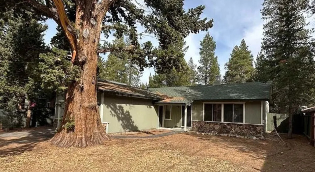 Коттедж 1987 Cherokee St. 3 Bedroom Home by RedAwning
