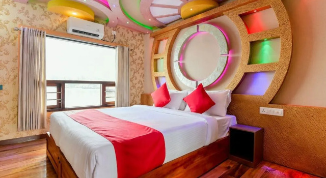 Oyo 24290 Houseboat Anugraha Deluxe, Забронировать Отель Отели штата Кералы с парковкой, Парковка