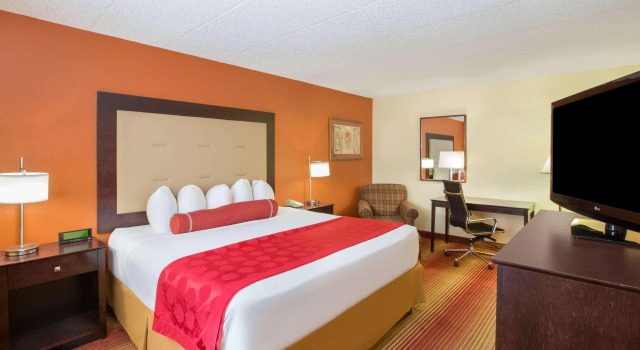 Clarion Inn and Suites Convention Center Kearney, Book Hotel Hoteller i Kearney med pool, Swimmingpool
