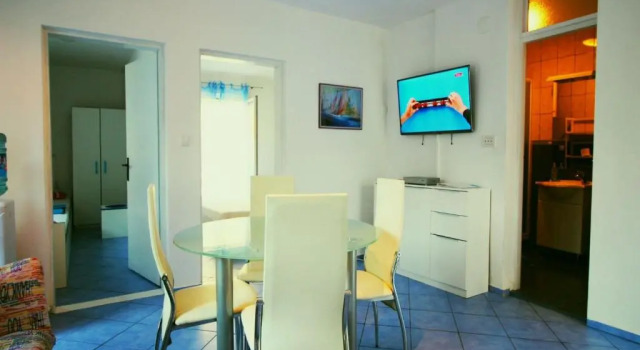 Apartments Roza 1-2, Prenota Appartamento Zastražišće 