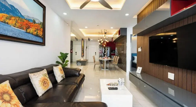 COZY 3-BR Apartment in the center of District 7