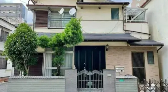 Waraku ShinOsaka ／Roomy 4BR Home Sleeps 9／Large Groups, Забронировать Отель Сакаи Осака, рядом с Zenkyuji Temple
