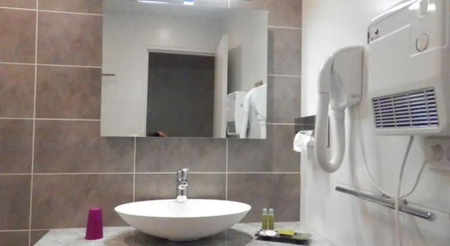 Двухместный номер Standard Bristol Logis CitHotel Périgueux Centre