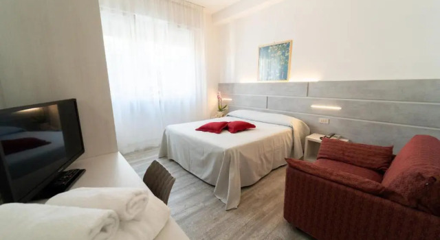 Трёхместный номер Standard Hotel Dafne