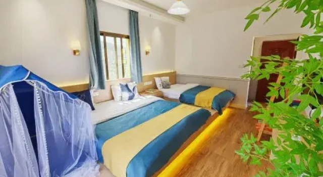 Тент Gratitude Manor Campus Theme Homestay