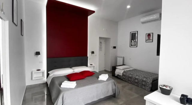 Aurora Luxury Rooms, Забронировать Отель «постель и завтрак» Отели Неаполя с парковкой, рядом с Церковь Пио Монте делла Мизерикордия, Парковка
