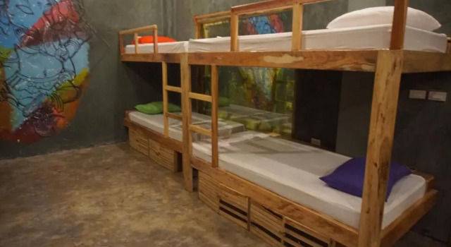 Кровать в общем номере Hiraya Surf Hostel